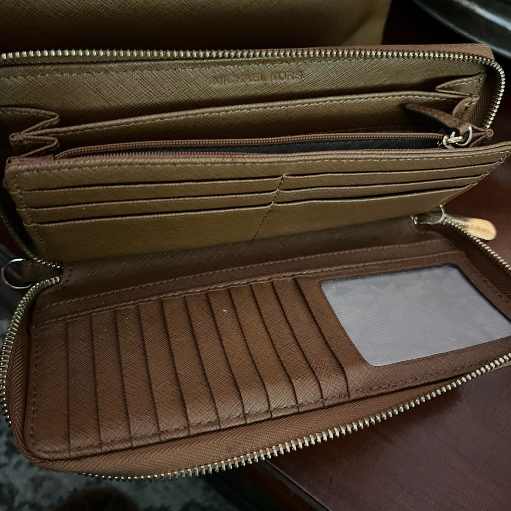 Michael Kors Handbag With Wallet - image 6